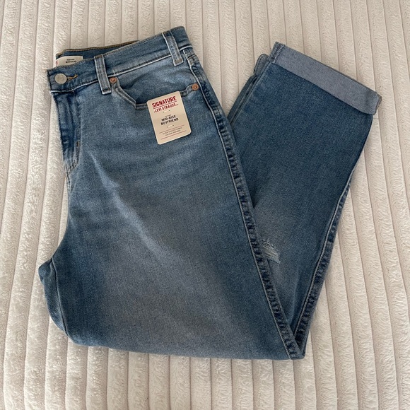 Signature by Levi Strauss Mid-Rise Boyfriend Jeans - Picture 6 of 7